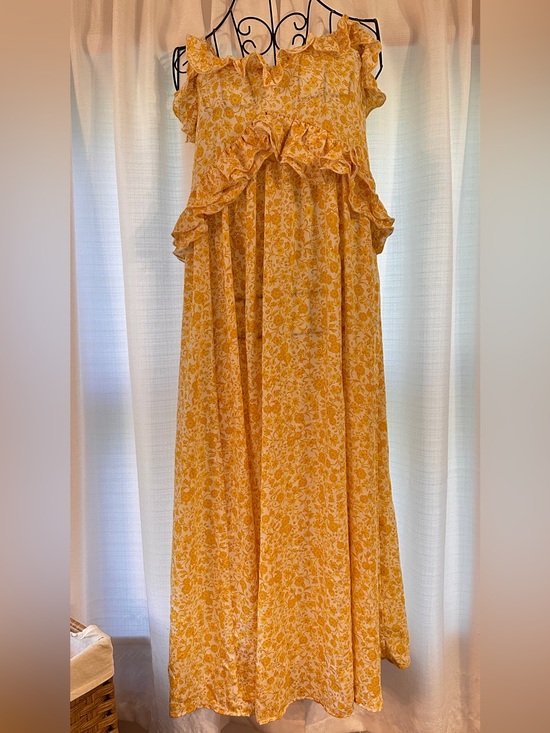 Old Navy Dresses & Skirts - Old Navy Yellow and White Floral Maxi Dress